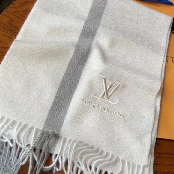 Louis Vuitton Cashmere Scarf - Picture 4 of 5